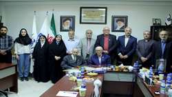 تجلیل دفتر ارتباط با دانش‌آموختگان از اساتید دانشگاه علوم پزشکی تهران در روز استاد/تأکید بر نقش و منش معلمی