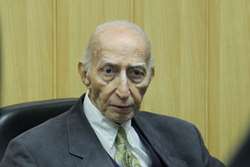 دکتر داریوش فرهود در مراسم روز استاد: کار معلم درس دادن نیست، ایجاد سوال و انتقال رفتار است