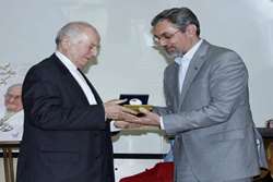 مراسم تجلیل از مقام علمی و اخلاقی دکتر یحیی عقیقی با حضور رئیس دانشگاه برگزار شد