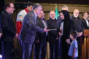وزیر بهداشت: شهدای سلامت، قلب تپنده ایران و سند افتخار این سرزمین هستند