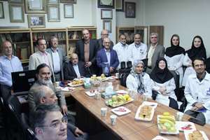 مراسم تکریم دکتر لسان پزشکی برگزار و بر تداوم نقش هدایتی استاد در بخش نفرولوژی تأکید شد