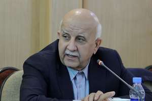 دکتر کریمی رییس مرکز قلب تهران در سومین نشست کمیته علمی سمینار تعهد حرفه‌ای نسبت به آمار بالای مهاجرت پزشکان به آمریکا هشدار داد و تأکید کرد در عین قدردانی از پزشکانی که در کشور مانده‌اند باید نگران نیروهایی بود که از دست می‌روند