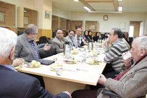 در جلسه آذرماه دانش‌آموختگان مطرح شد/ برگزاری مراسم دهمین سالگرد تأسیس دفتر ارتباط با دانش‌آموختگان