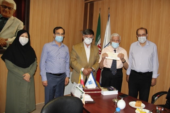 اهدای مبلغ 127 میلیون تومان از طرف دکتر خلیل علیزاده به بنیاد علمی فرهنگی استاد بهادری 