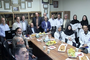 مراسم تکریم دکتر لسان پزشکی برگزار و بر تداوم نقش هدایتی استاد در بخش نفرولوژی تأکید شد