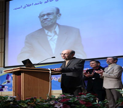 دکتر یلدا: کسب مال هنر نیست ، کسب معنویت هنر است 