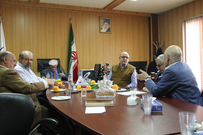 تاسیس دفتر ارتباط با دانش آموختگان در استان یزد 