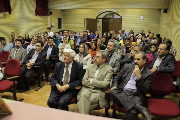 نشست صمیمی رئیس دانشگاه با همکلاسی‌های دوران دانشجویی 